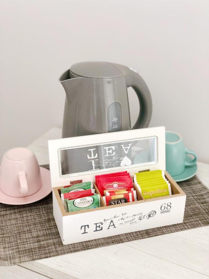 Hangar Inn 菲乌米奇诺 外观 照片
